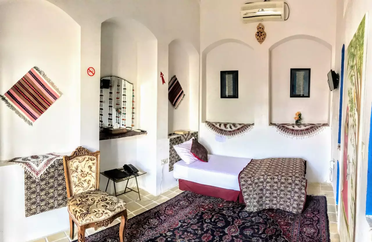 Alibaba https://cdn.alibaba.ir/ostorage/hotel-accommodation-images/699c277846ae9d8e6fb49fcd_سینگل زمرد حیاط اول.webp